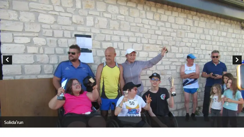 Photo de l'équipe de l'association les enfants extraordinaires lors de la solidarun de 2025 à Barjac.